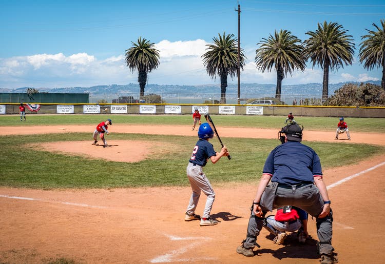 Baseball team in game.
